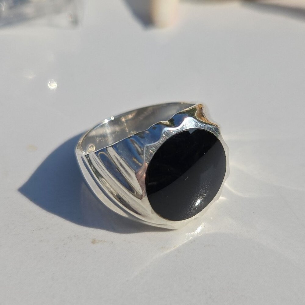 Men's Handcrafted Polished Natural Onyx Sterling Silver Ring - Picture 3 of 16